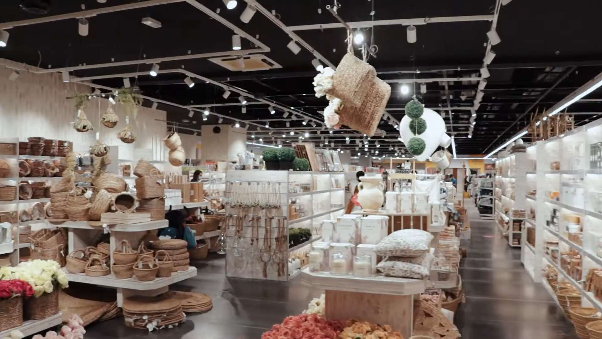 Brands For Less - Mushrif Mall Interior