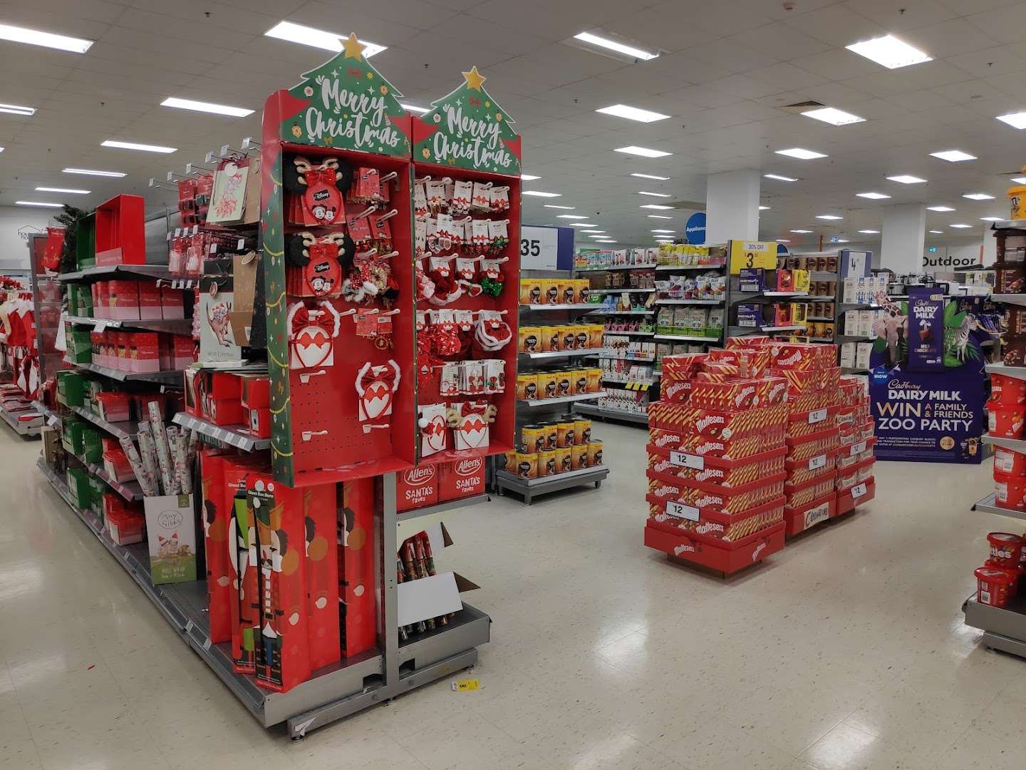 BIG W Tuggeranong Interior