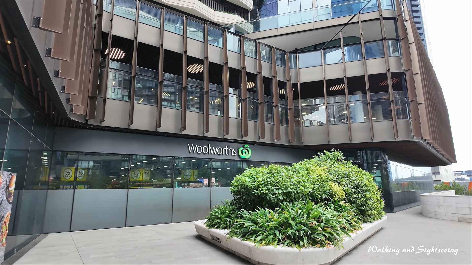 Melbourne retail anchor - Woolworths - Melbourne Square