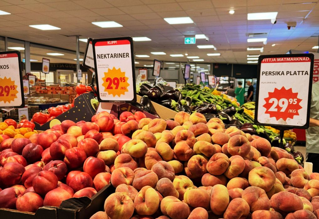 Fittja Matmarknad - Persikor och Platta Fikon