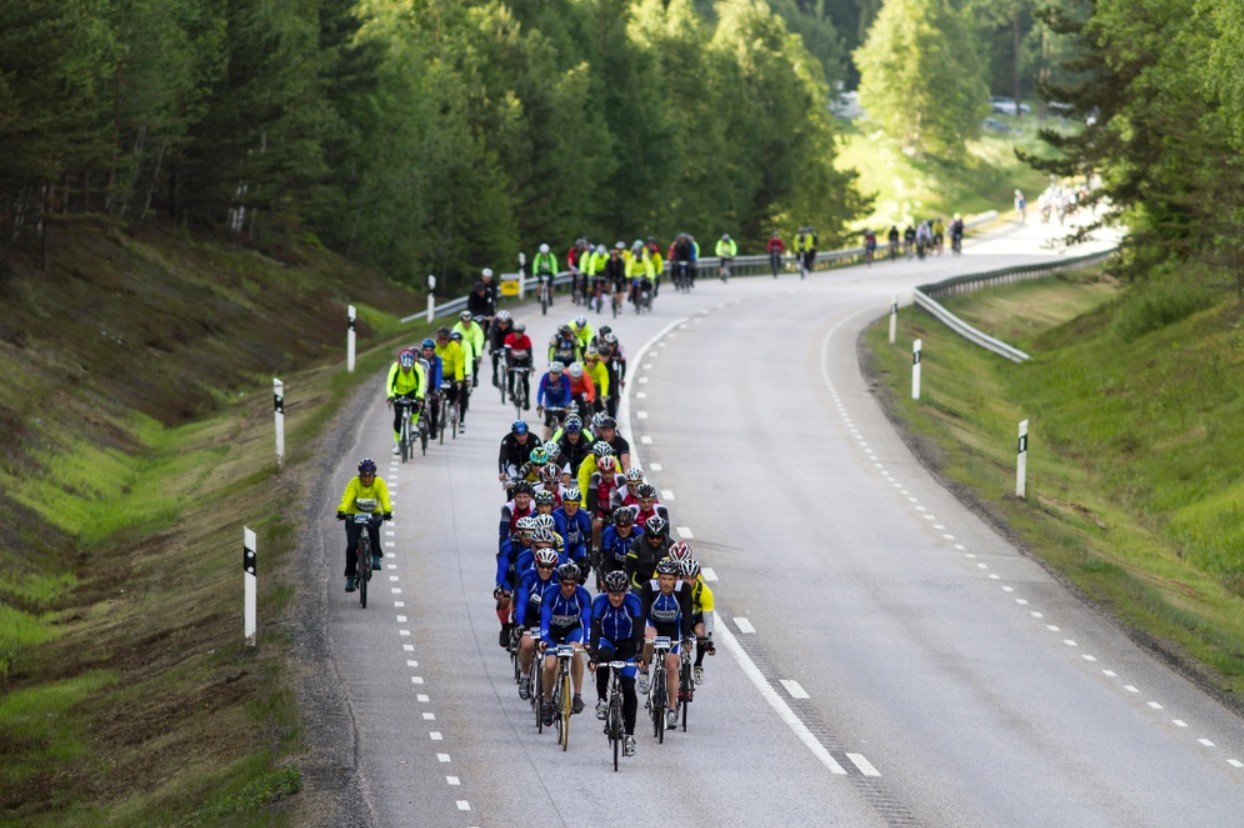 Cycling in group at Vätternrundan