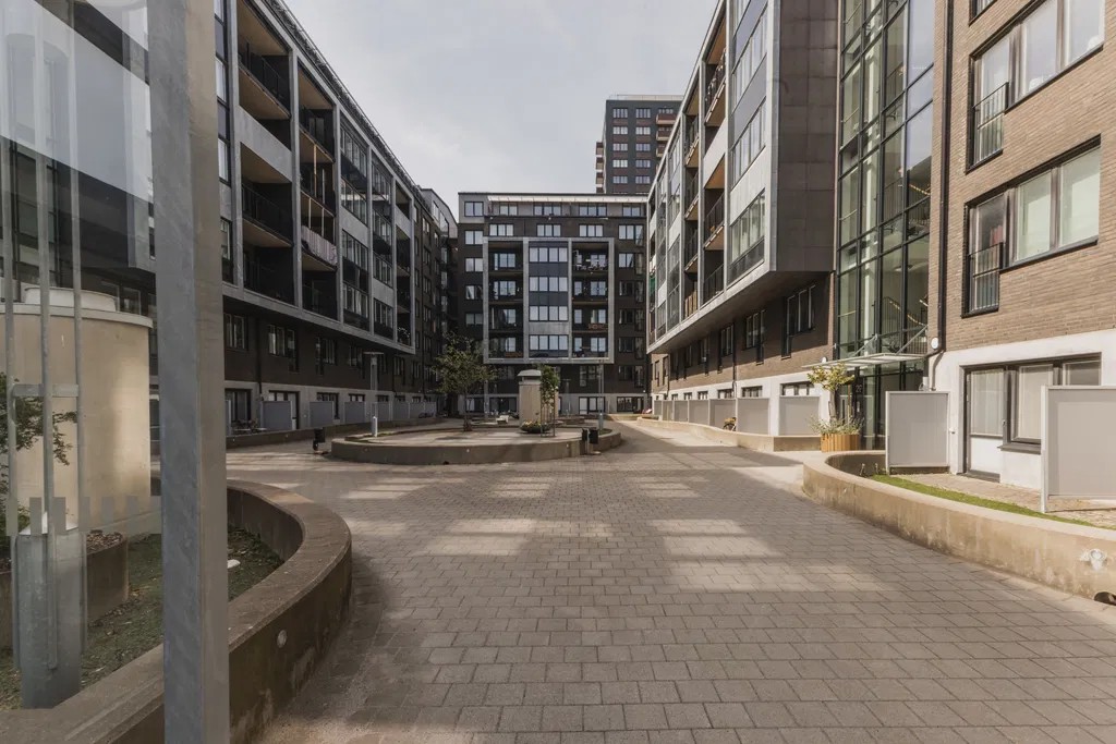 SGS Lindholmsallén: Modern Waterfront Student Housing