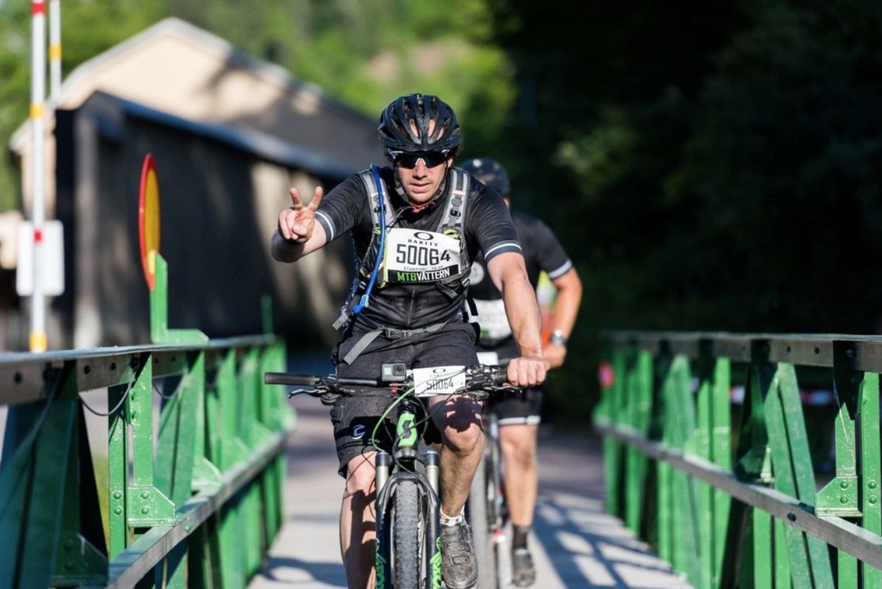 Vätternrundan contestant preparing at the start