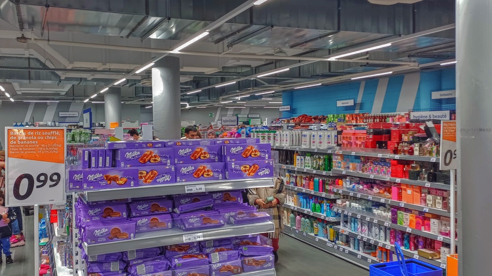 Intérieur du magasin Action Lille Lillenium