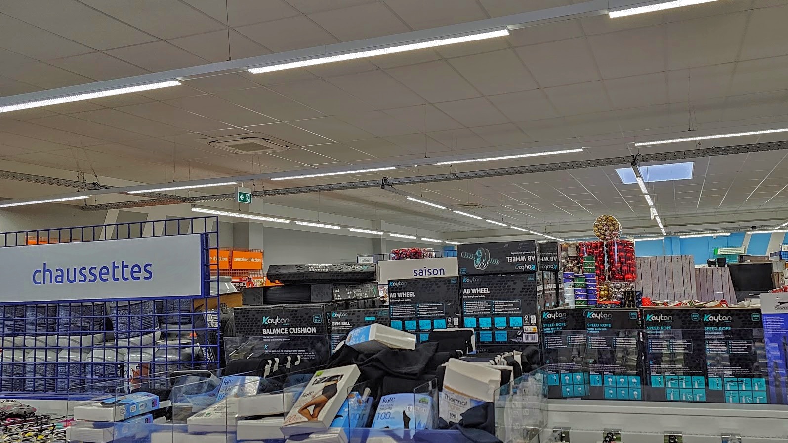Intérieur du magasin Action Nantes Carquefou