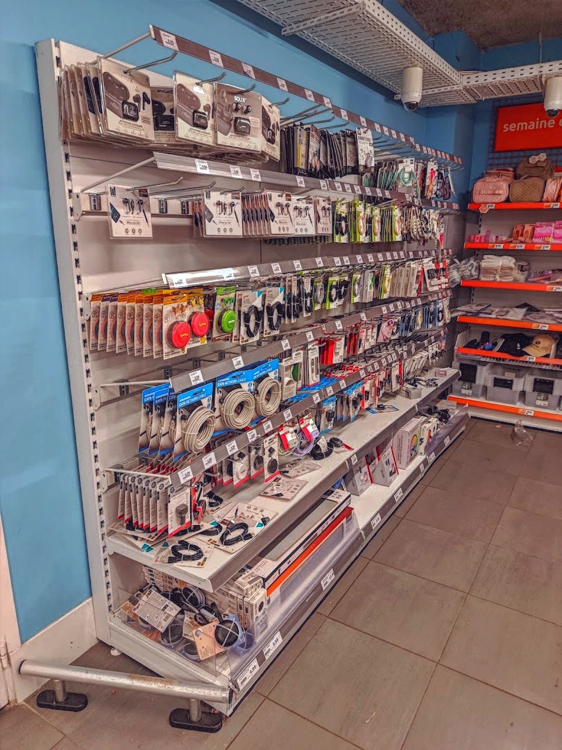 Intérieur du magasin Action 81 rue de lourmel