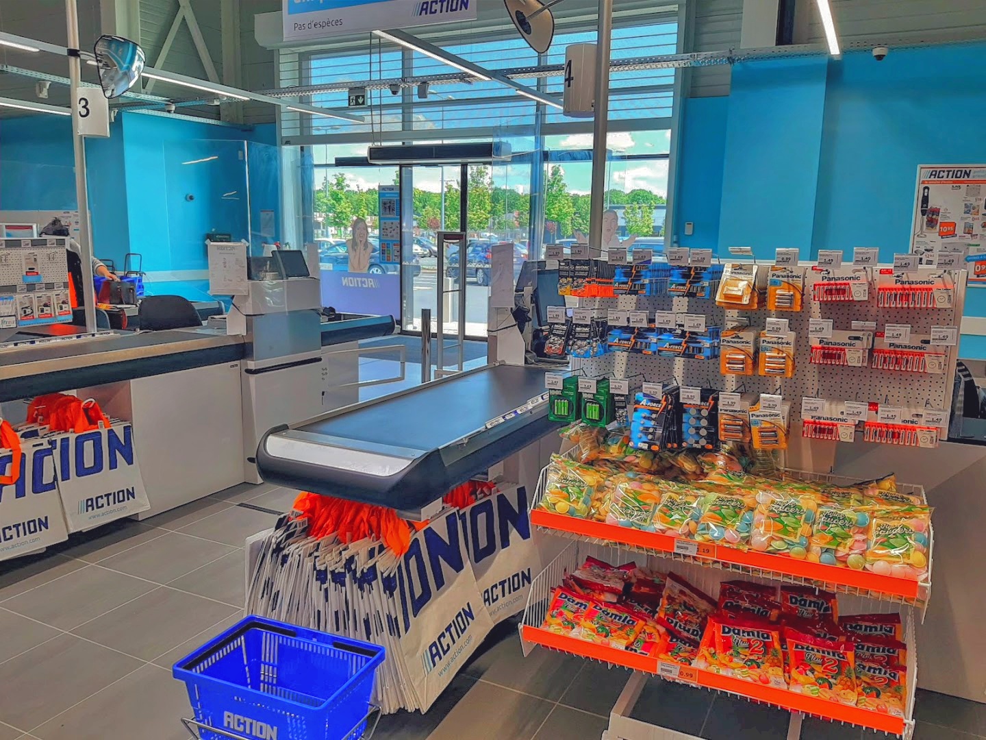 Intérieur du magasin Action Roissy en Brie