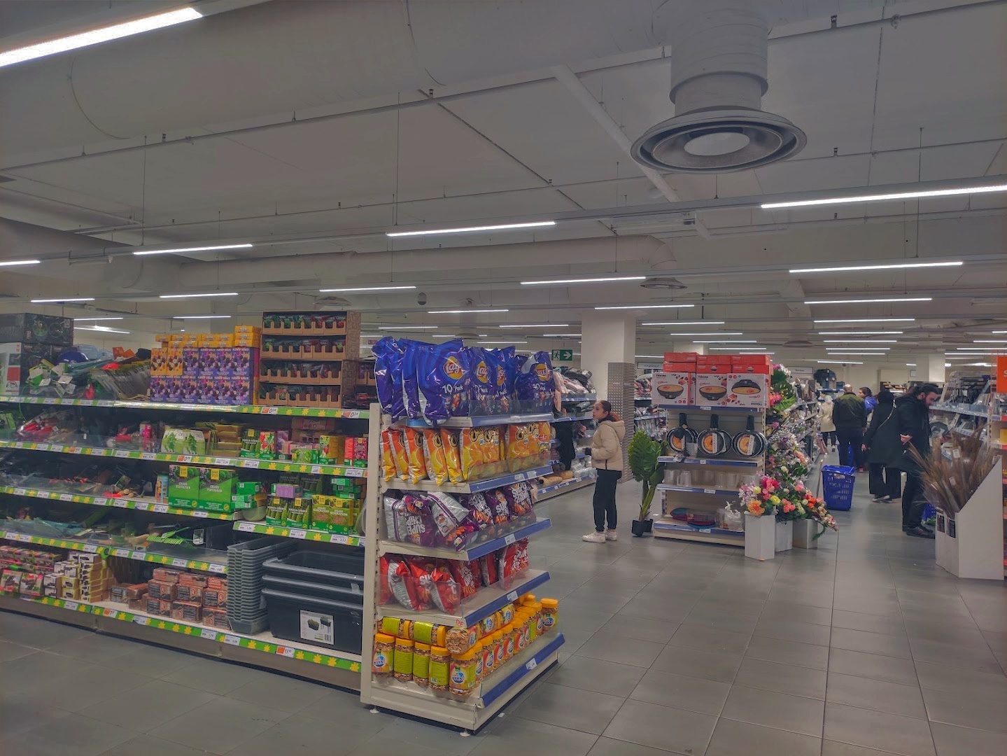 Intérieur du magasin Action Strasbourg-Hautepierre