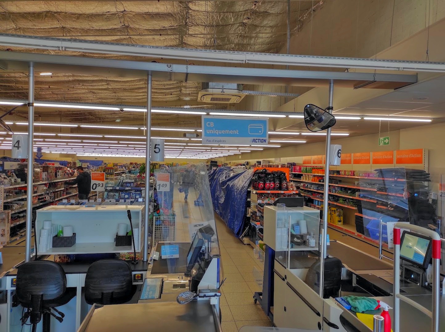 Intérieur du magasin Action Toulouse - Saint Orens