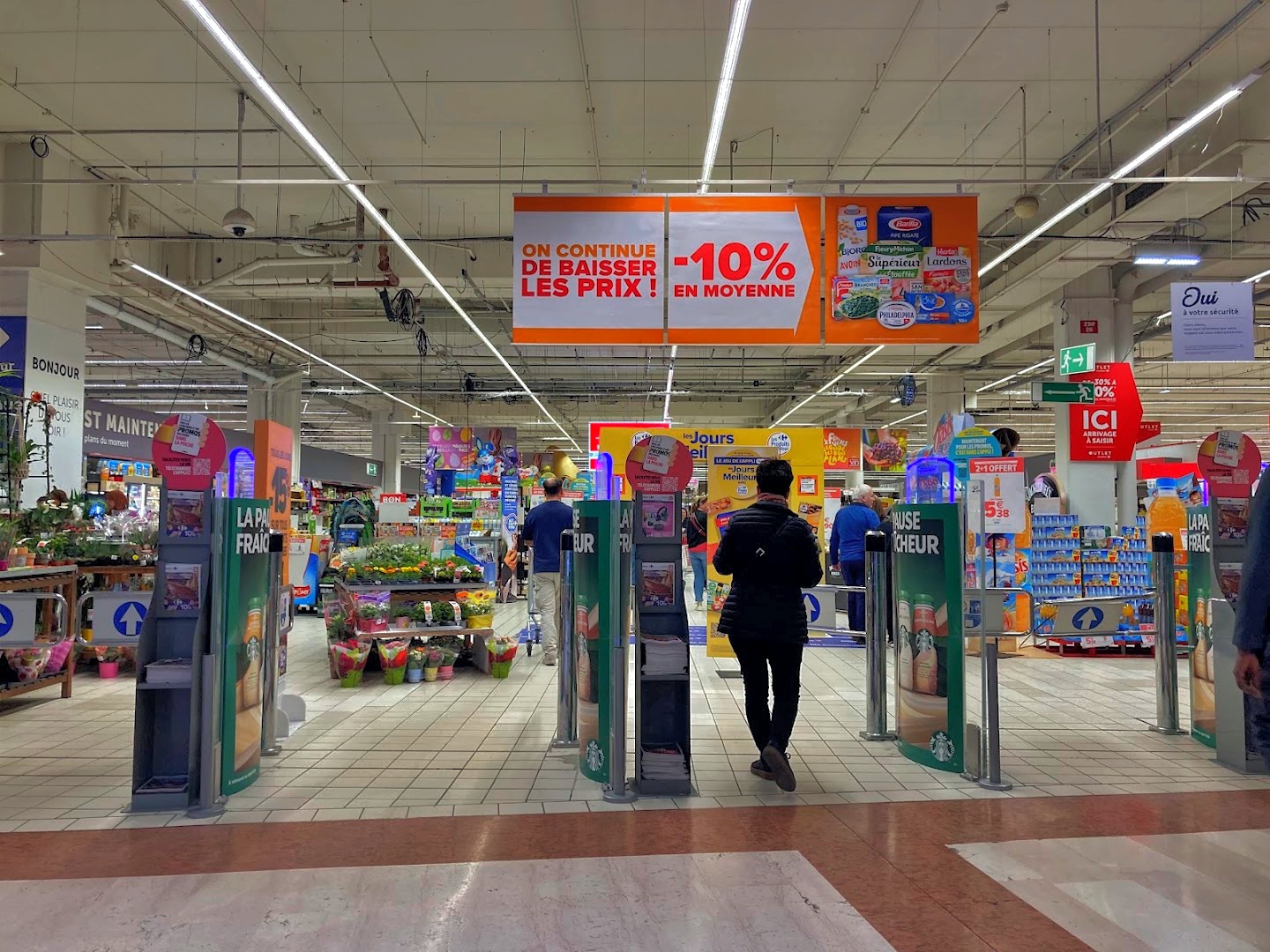 Intérieur du magasin Carrefour Chelles