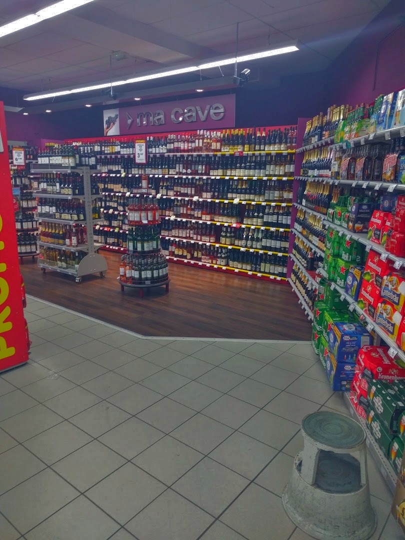 Intérieur du magasin Carrefour Champs Sur Marne