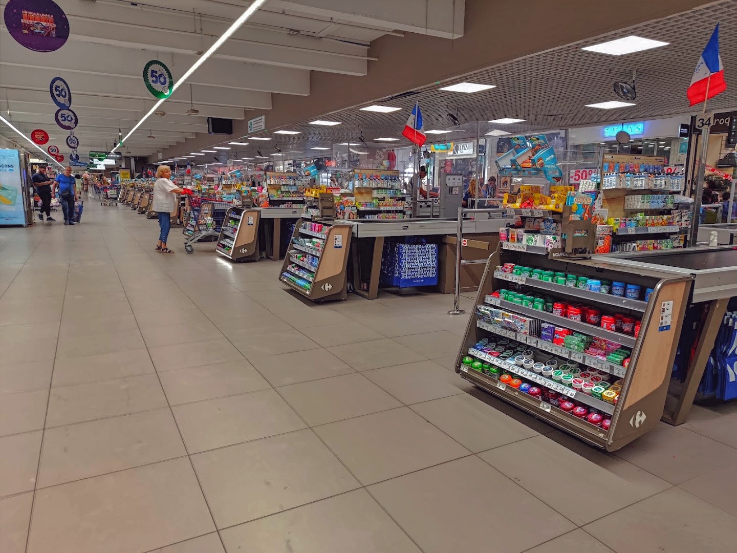 Intérieur du magasin Carrefour Nice Lingostière