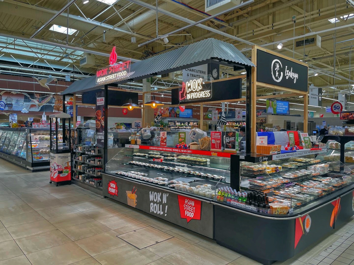 Intérieur du magasin Carrefour Rennes Pacé