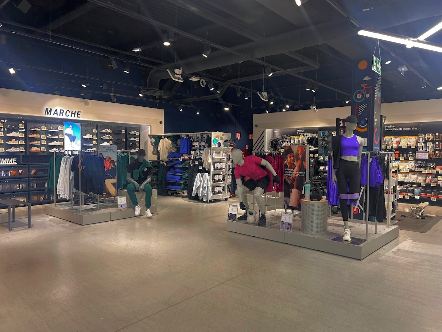 Intérieur du magasin Decathlon City Lille
