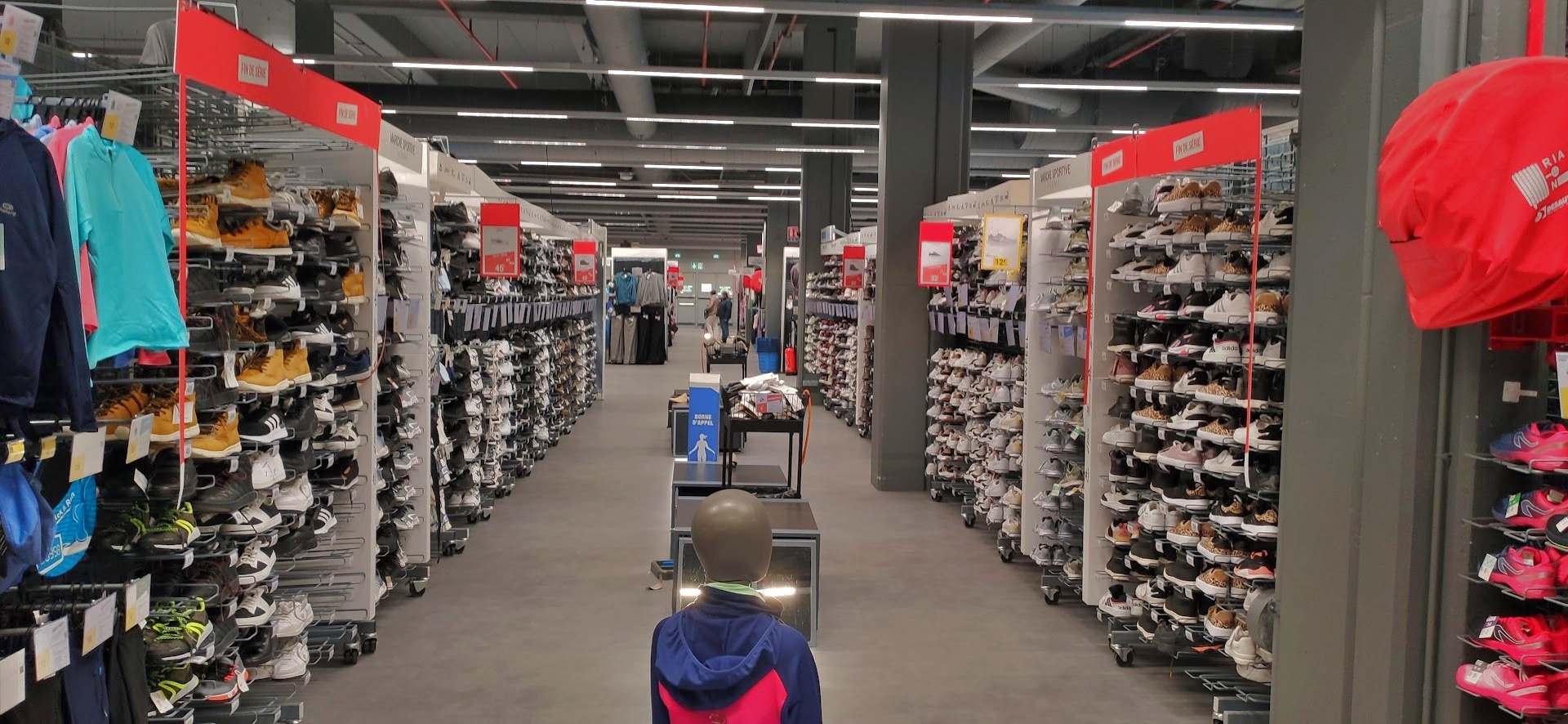 Intérieur du magasin Decathlon Nantes - Atlantis Saint Herblain