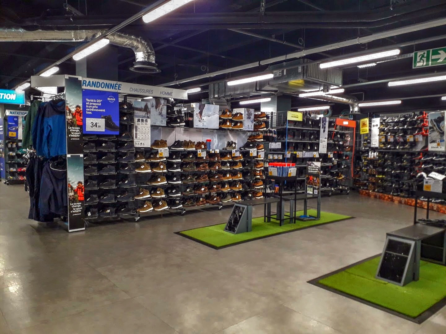 Intérieur du magasin Decathlon Nice TNL