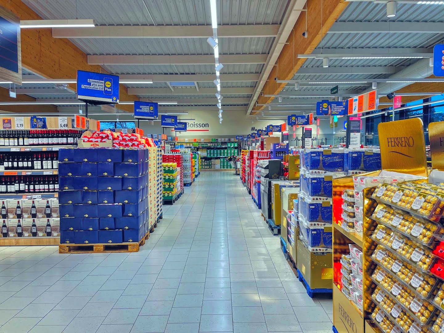 Intérieur du magasin LIDL 1 av de la soubriarde