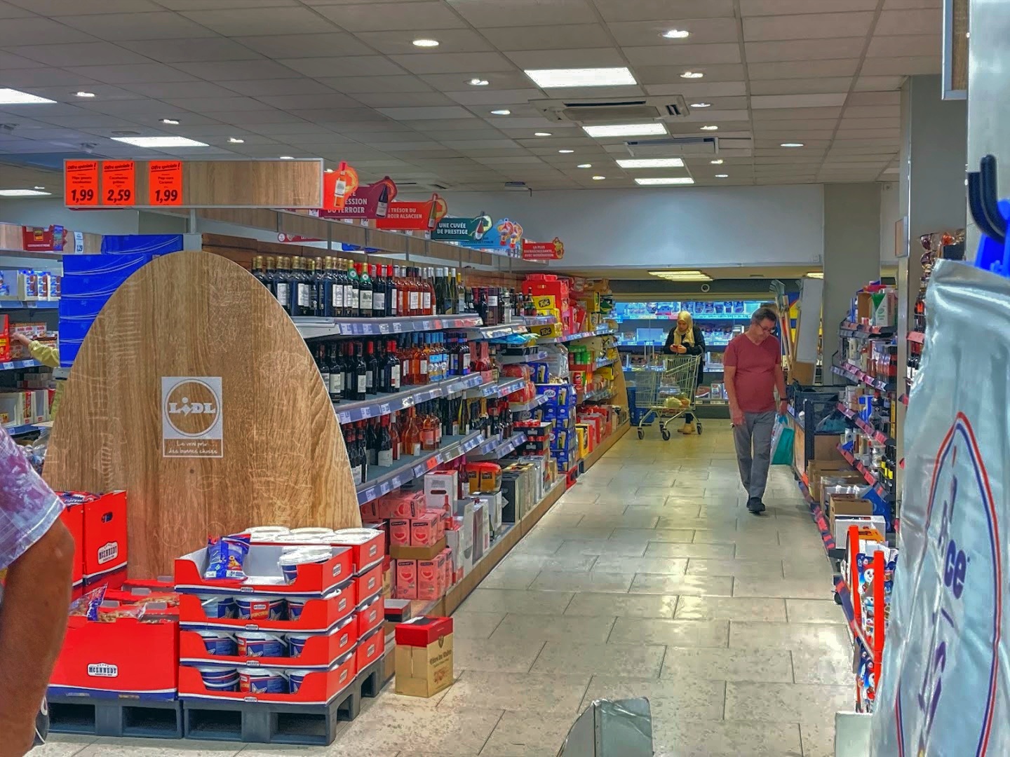 Intérieur du magasin LIDL 39 av de saint just