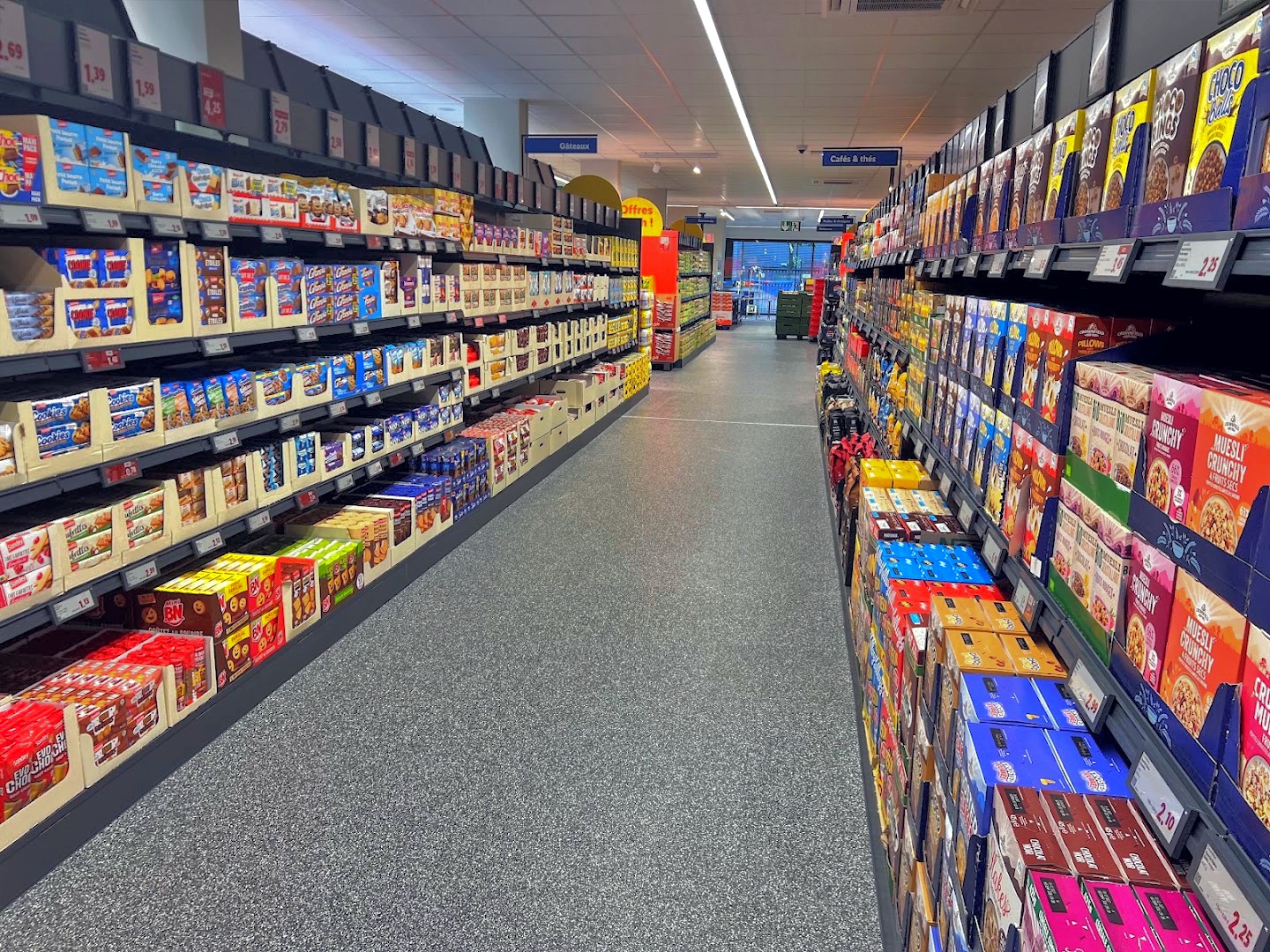 Intérieur du magasin LIDL 99 rue de lyon