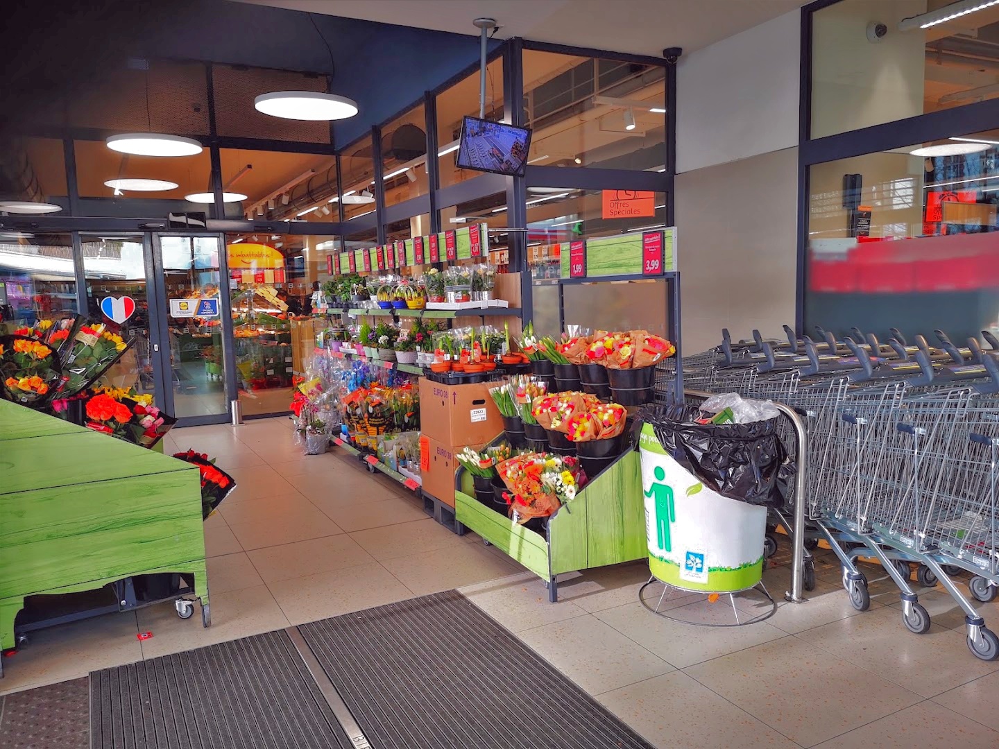Intérieur du magasin LIDL 34 rue de reuilly