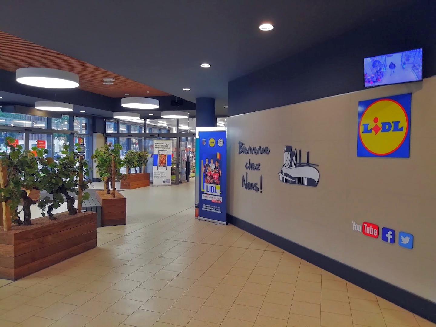Intérieur du magasin LIDL 64 rue malbec