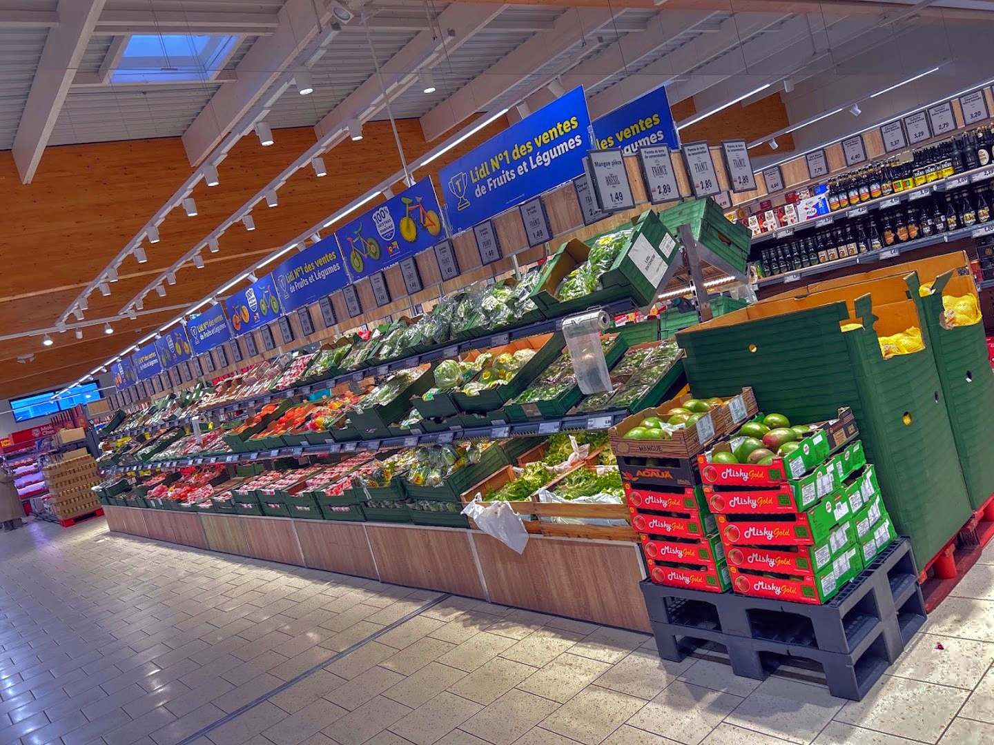 Intérieur du magasin LIDL 58 rue du dessous des berges