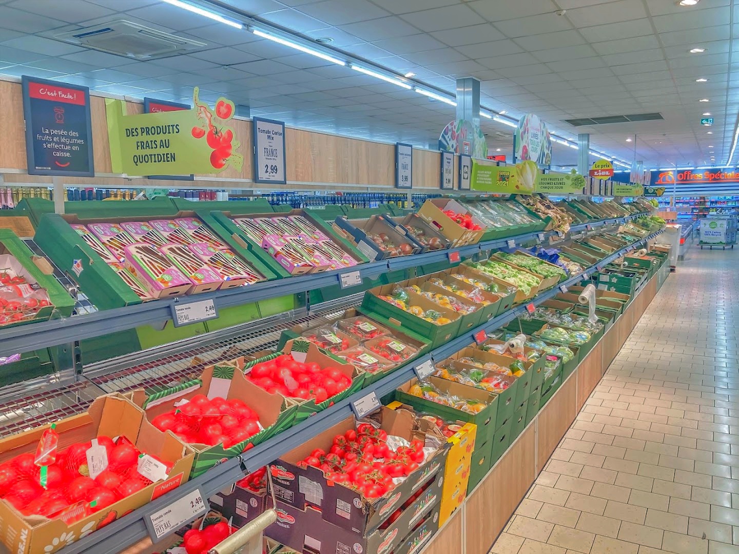 Intérieur du magasin LIDL Borne de recharge Lidl
